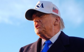 M特朗普称将联合多国派遣军舰 确保霍尔木兹海峡通航安全