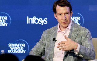 M多位CEO押注：AI将辅助工作，而非彻底取代所有劳动者