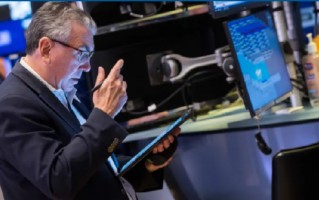 M盘前：纳指期货涨0.5% 比特币跃升至接近72000美元