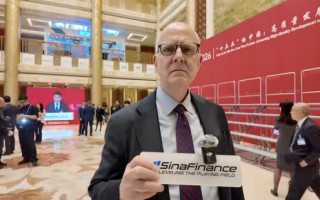 M欧亚集团米德伟谈中美AI路径区别：中国将AI注入生产过程与企业每个部分，美国只注重前沿模型