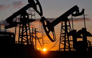 M伊朗宣布开放霍尔木兹海峡 油价暴跌超10% 供应担忧缓解