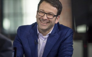 M微软推出更高定价、搭载Copilot的Office套餐，借AI提振销量