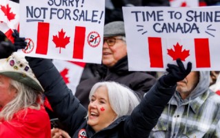 M特朗普发出主权威胁一年后，加拿大人保持强硬姿态对抗美国