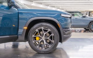 M一座使用电动汽车回收电池供电的工厂