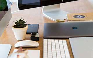 M油价创下纪录周涨幅，因霍尔木兹海峡持续关闭