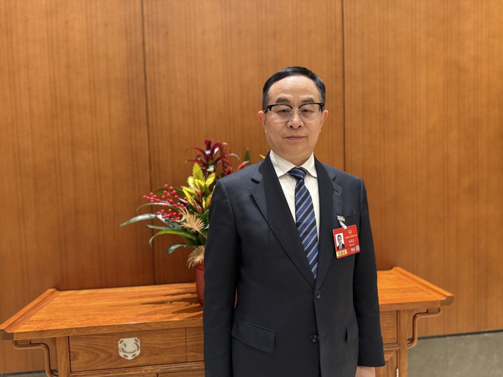 M朱同玉委员建议：医生薪酬不得与创收挂钩，“不该开的刀不开”