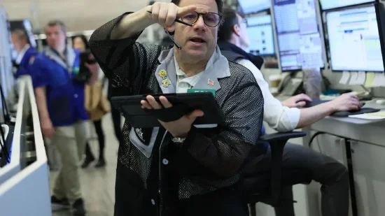 M尾盘：美股走低道指跌660点 伊朗称将继续关闭海峡