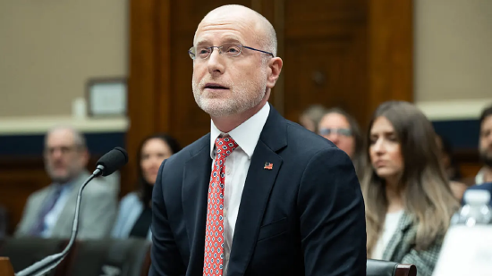 M伊朗战争假消息不断 FCC主席抨击广播公司 特朗普否认伊朗袭击美国加油机报道 M伊朗战争假消息不断 FCC主席抨击广播公司 特朗普否认伊朗袭击美国加油机报道