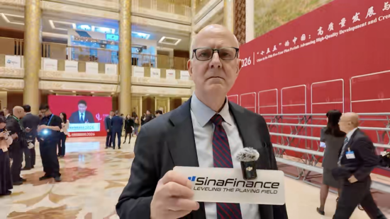 M欧亚集团米德伟谈中美AI路径区别:中国将AI注入生产过程与企业每个部分,美国只注重前沿模型 M欧亚集团米德伟谈中美AI路径区别:中国将AI注入生产过程与企业每个部分,美国只注重前沿模型