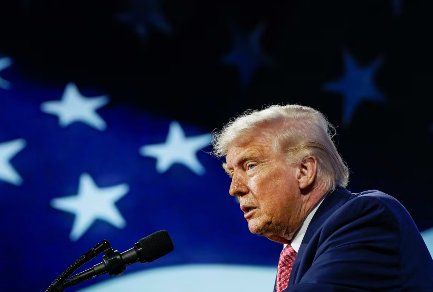 M伊朗战事爆发满月，特朗普称霍尔木兹海峡为“特朗普海峡”