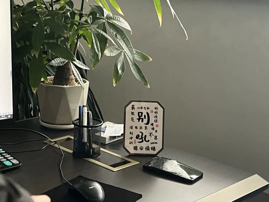 M被称“摩托车圈雷军”，冠军张雪的飞驰人生