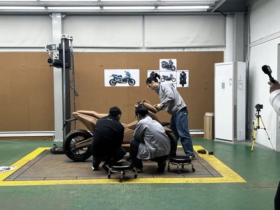 M被称“摩托车圈雷军”，冠军张雪的飞驰人生