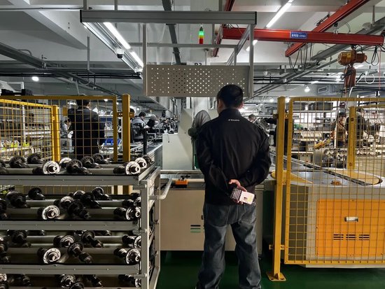 M被称“摩托车圈雷军”，冠军张雪的飞驰人生