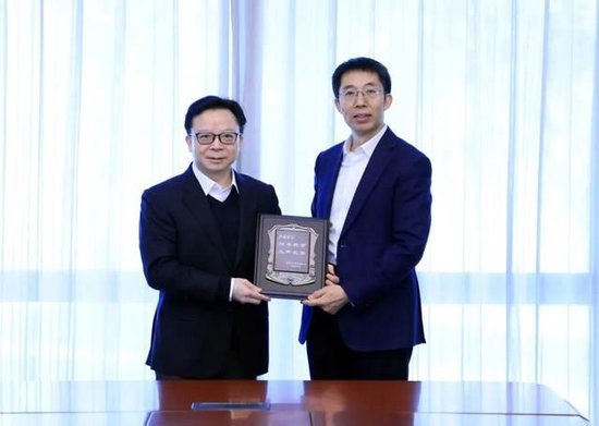 M水木湛清华,桃李映晨曦|沐曦股份向清华大学捐赠仪式举行 M水木湛清华,桃李映晨曦|沐曦股份向清华大学捐赠仪式举行