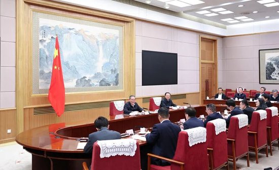 M总理召开座谈会,8人发言,包括一位“90后” M总理召开座谈会,8人发言,包括一位“90后”