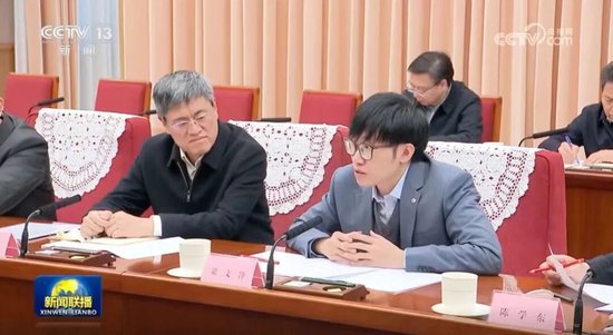 M总理召开座谈会,8人发言,包括一位“90后” M总理召开座谈会,8人发言,包括一位“90后”