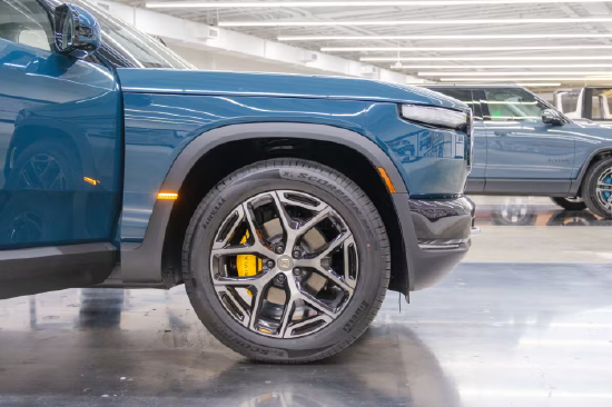 M一座使用电动汽车回收电池供电的工厂